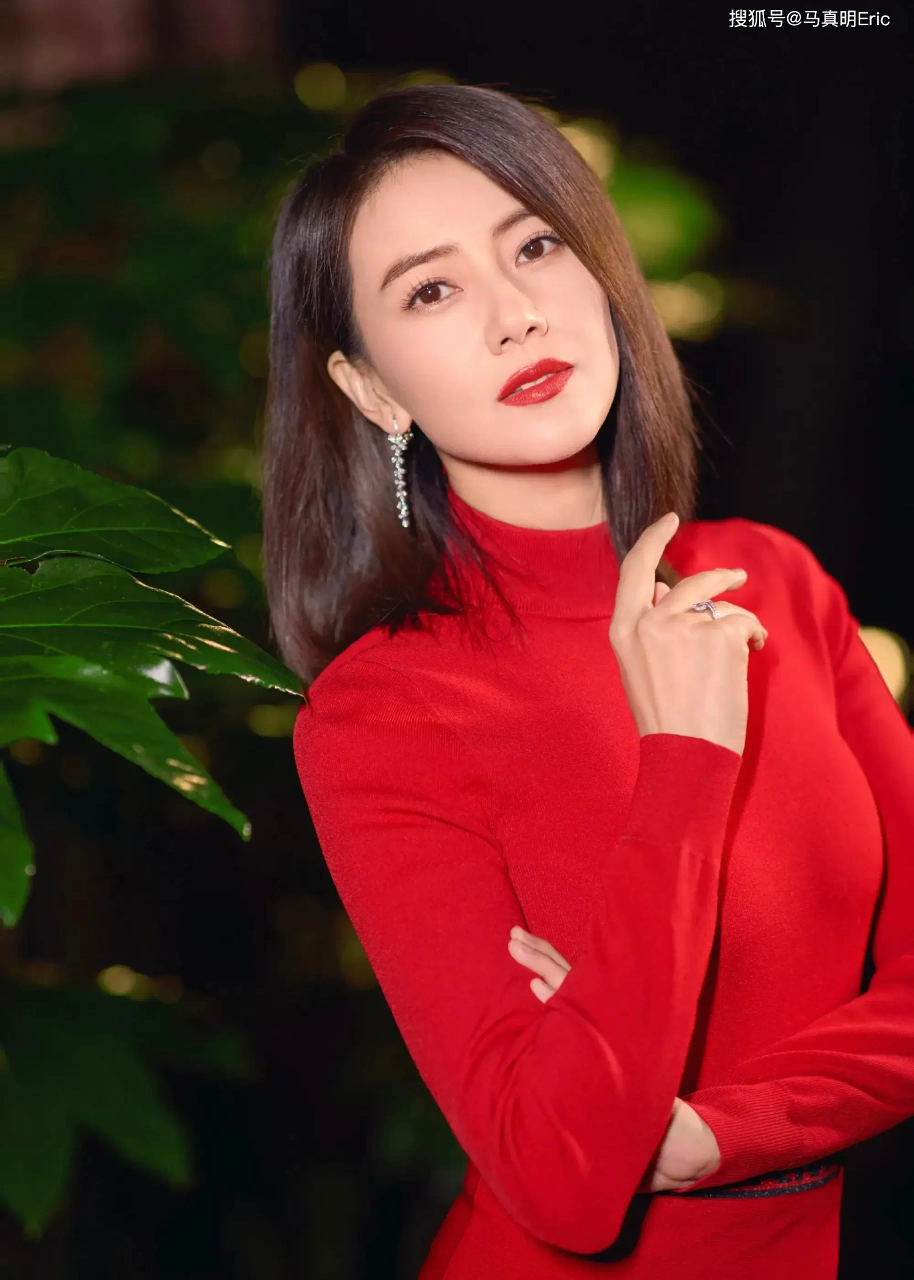 红色薄款高龄毛衣